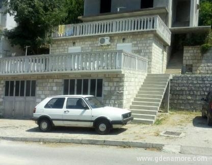 Porodicna kuca, alojamiento privado en Dobrota, Montenegro