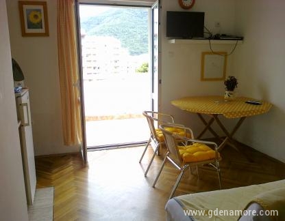 Apartman sa velikom terasom, privatni smeštaj u mestu Budva, Crna Gora