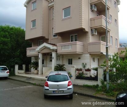Apartments Golijanin, private accommodation in city Bečići, Montenegro