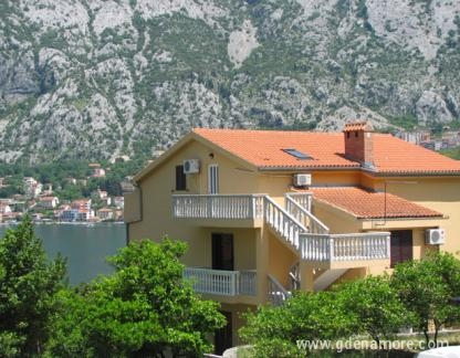 Апартаменти и стаи Лучич, частни квартири в града Prčanj, Черна Гора