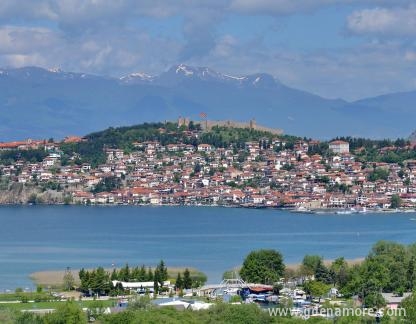 Стаи със санитарен възел, паркинг, интернет, тераса с изглед към езерото Villa Ohrid Lake View studi, частни квартири в града Ohrid, Mакедония - Pogled od svako studio/apartman