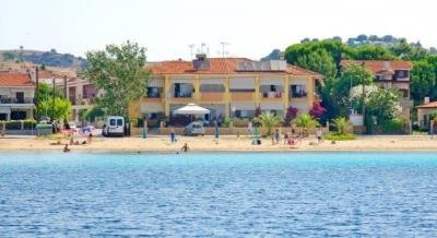 Aggelina Apartments am Meer, Privatunterkunft im Ort Nikiti, Griechenland