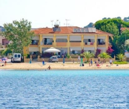 Aggelina Seaside Apartments, частни квартири в града Nikiti, Гърция