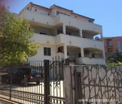 Апартаменти Сабина, частни квартири в града Dobre Vode, Черна Гора