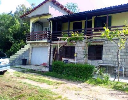 Apartamentos Musovic, alojamiento privado en Kra&scaron;ići, Montenegro - Kuća (3krevetni na spratu,četvorokrevetni u prizrm