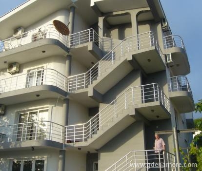 Апартаменти МИЛА, частни квартири в града Dobre Vode, Черна Гора