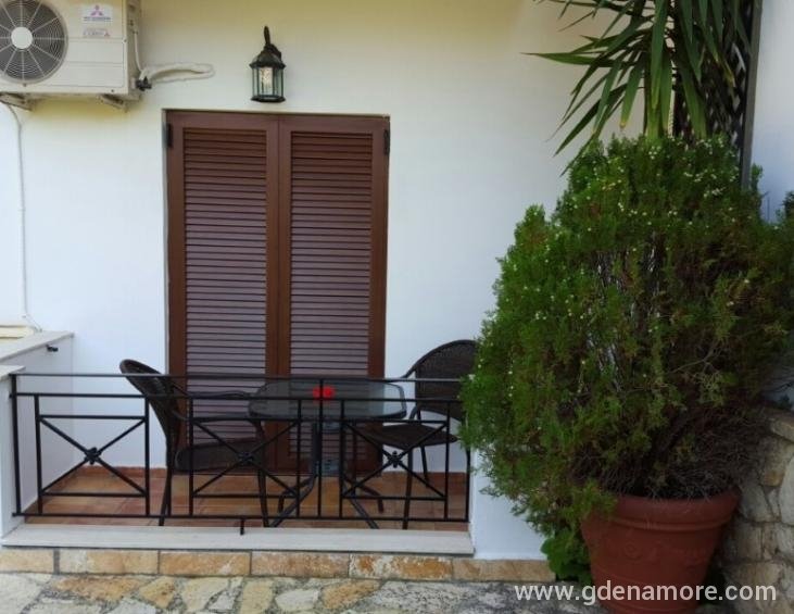 Vila Dina Sivota