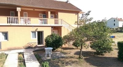 Wohnung Jovana, Privatunterkunft im Ort Bijela, Montenegro