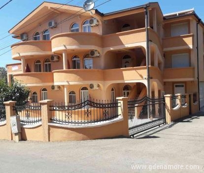 Appartamenti Ramovic, alloggi privati a Dobre Vode, Montenegro