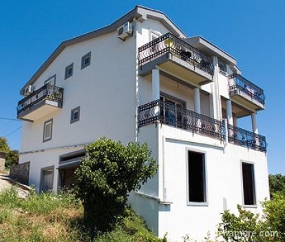 Appartamenti Antovic, alloggi privati a Krimovica, Montenegro