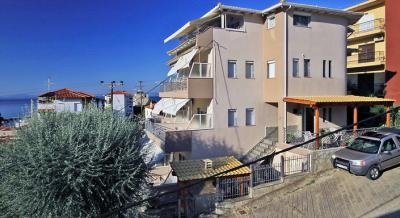 Naias House, private accommodation in city Neos Marmaras, Greece