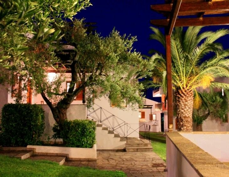 trikorfo-beach-resort-gerakini-sithonia-1