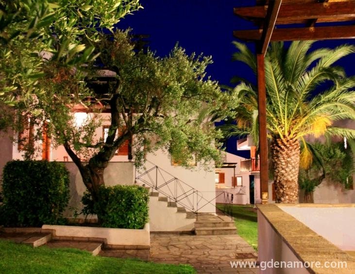 trikorfo-beach-resort-gerakini-sithonia-1