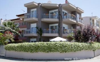 Eleni 4 Seasons Apartments, private accommodation in city Hanioti, Greece