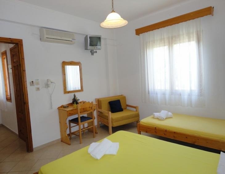 karipis-bungalows-astris-thassos-4-bed-app-2