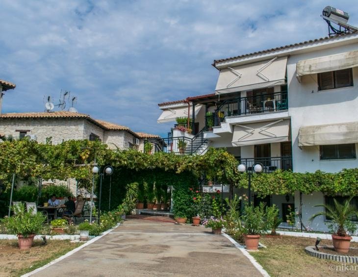 nastasia-apartments-outside-afytos-kassandra-chalk