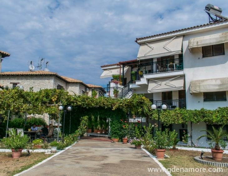 nastasia-apartments-outside-afytos-kassandra-chalk
