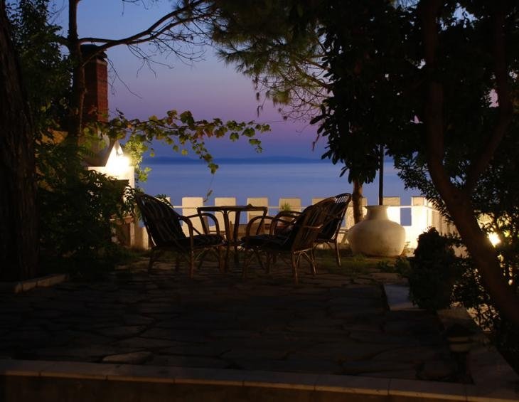 papaoikonomou-villa-outside-potos-thassos-16