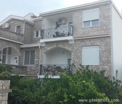 Апартаменти More-ĐUROVIC, частни квартири в града Dobre Vode, Черна Гора