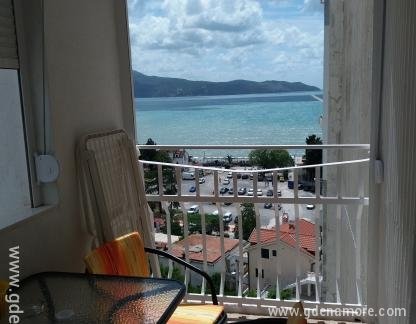 Apartamentos Ksenija, alojamiento privado en Igalo, Montenegro - 20180515_112250