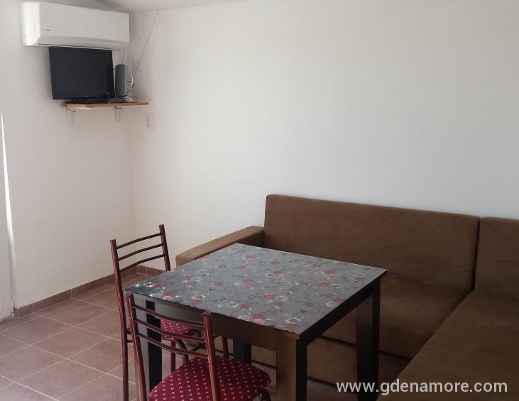 Apartman 2 (dnevna) 4 osobe