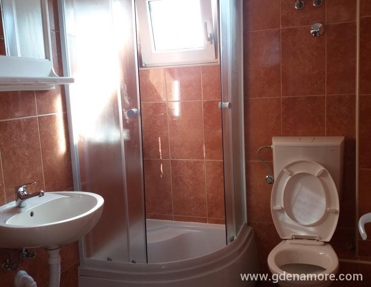 Apartman 2 (kupatilo)