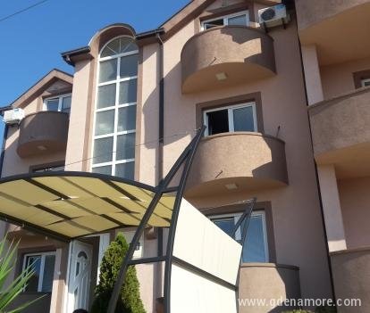 Apartments MUJANOVIC, private accommodation in city Bijela, Montenegro