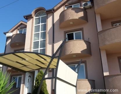 Wohnungen MUJANOVIC, , Privatunterkunft im Ort Bijela, Montenegro - 20180729_084303