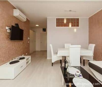 Appartamento di lusso, alloggi privati a Miločer, Montenegro