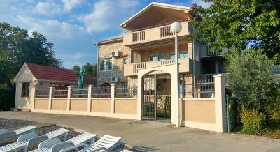 Apartmani Jočić, частни квартири в града Tivat, Черна Гора