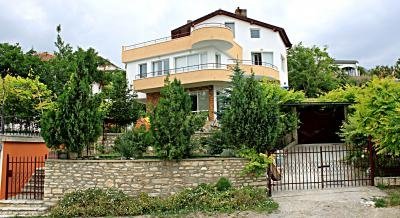 Дача, вила Попов, private accommodation in city Balchik, Bulgaria