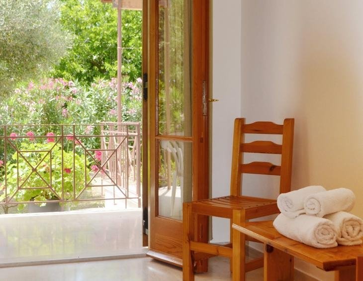 dendrolivano-studios-and-apartmens-minia-kefalonia