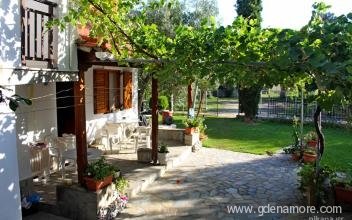 Стаи Магда, частни квартири в града Toroni, Гърция