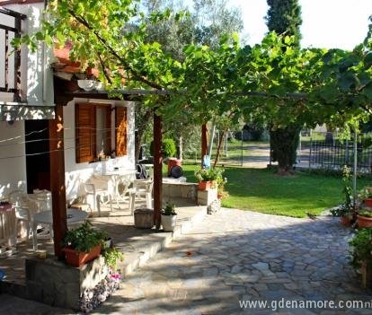 Стаи Магда, частни квартири в града Toroni, Гърция