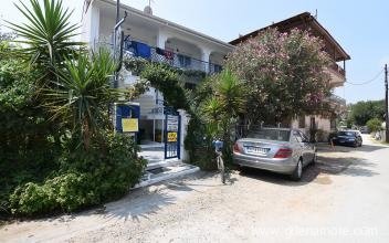 Stegiovana Maisonettes, private accommodation in city Stavros, Greece