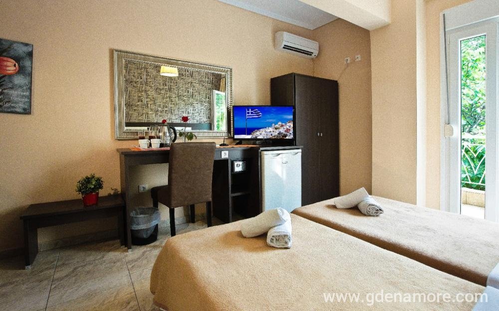 CENTRAL SQUARE FAMILY APARTMENT, NEA KALLIKRATEIA **