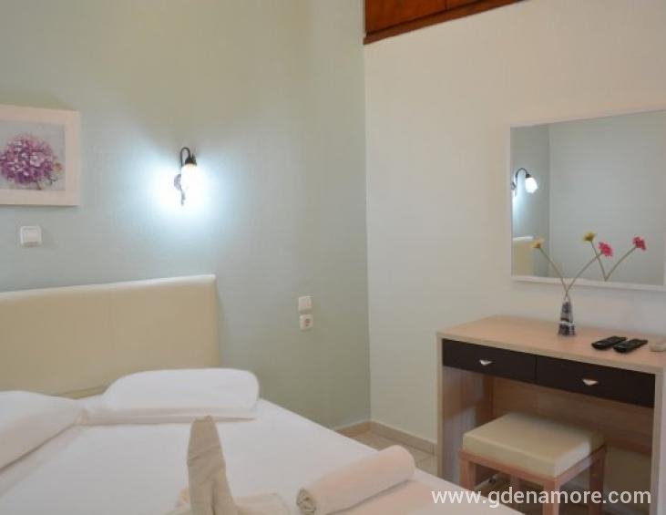 soultana-house-rooms-apartments-neos-marmaras-sith