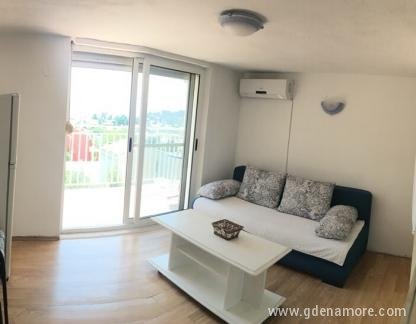 Apartment Lekic, private accommodation in city Sutomore, Montenegro - IMG-8cdf821cea371c0e47fa5947845a8e2b-V