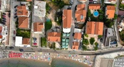 STRANDFÜRDŐ, Magán szállás a községben Bijela, Montenegró