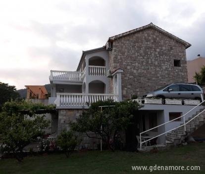 Appartamenti Vulic, alloggi privati a Petrovac, Montenegro