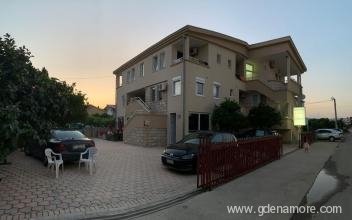 Апартаменти и стаи Аделина, частни квартири в града Ulcinj, Черна Гора