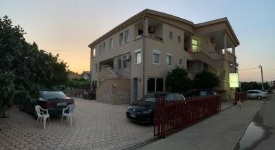 Apartmaji in sobe Adelina, zasebne nastanitve v mestu Ulcinj, Črna gora