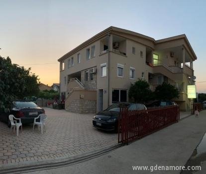 Апартаменти и стаи Аделина, частни квартири в града Ulcinj, Черна Гора