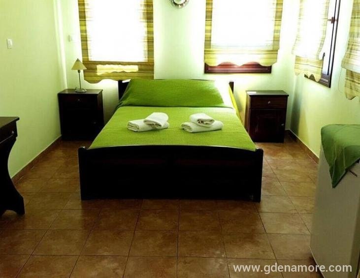 anastasia-pansion-ammouliani-athos-4-bed-room-1
