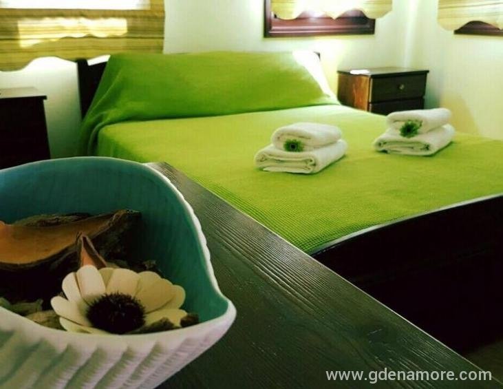 anastasia-pansion-ammouliani-athos-4-bed-room-2