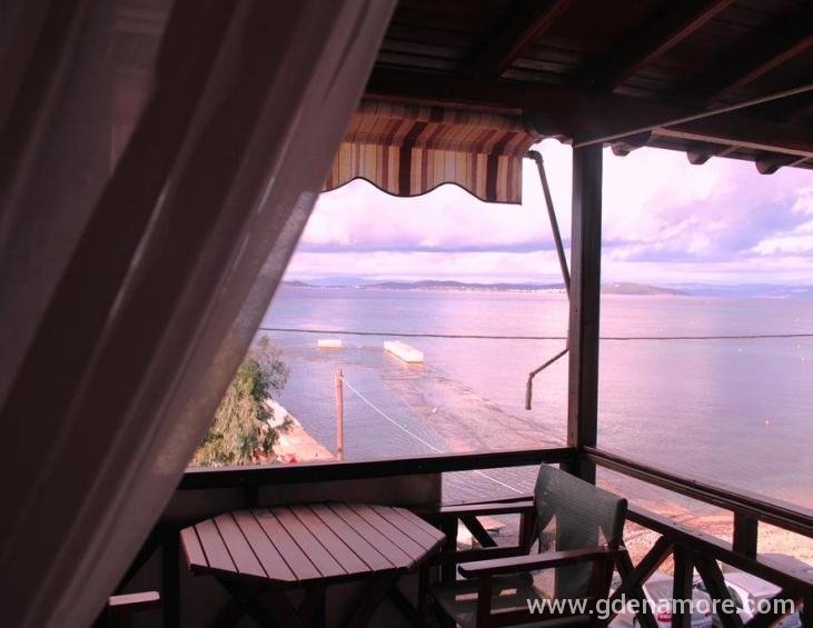 antonakis-pension-ouranoupolis-athos-2-bed-room-11