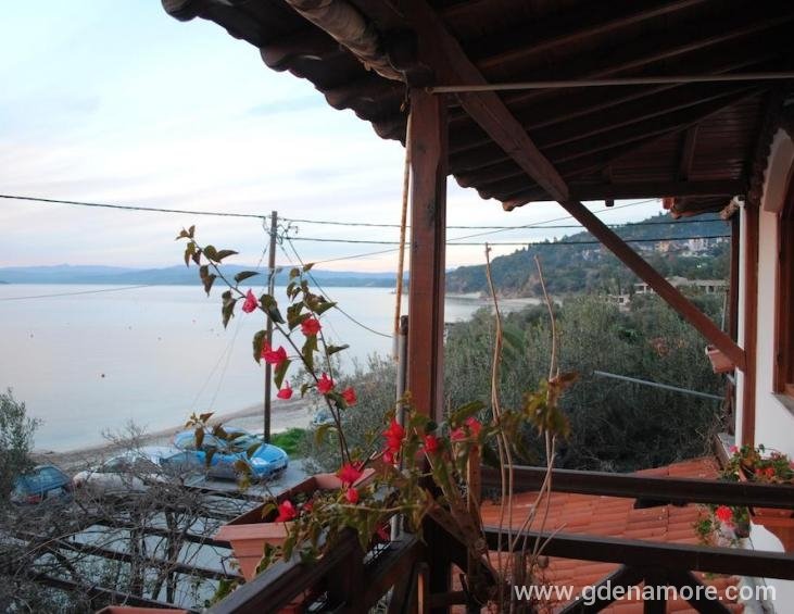 antonakis-pension-ouranoupolis-athos-2-bed-room-1