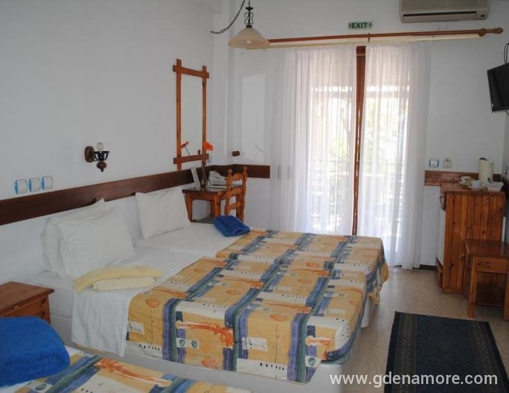 antonakis-pension-ouranoupolis-athos-3-bed-room-10