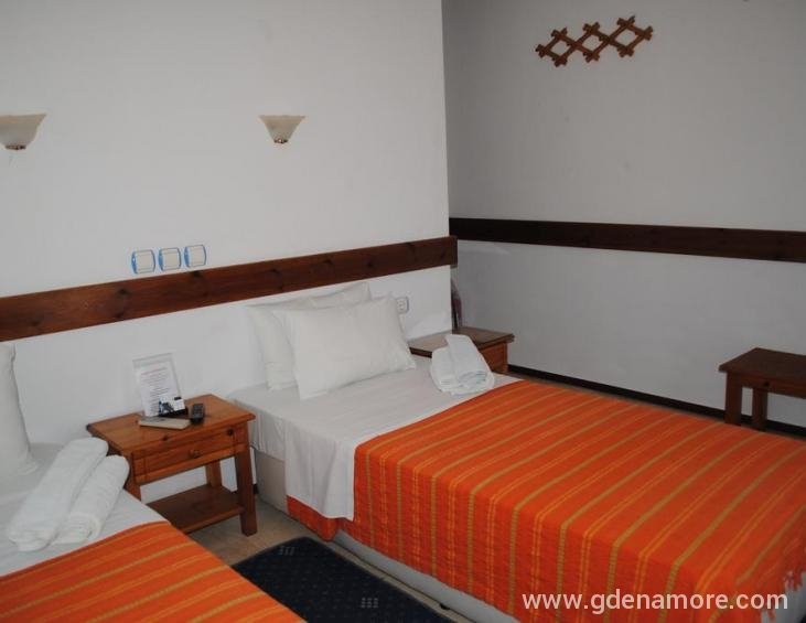 antonakis-pension-ouranoupolis-athos-3-bed-room-14