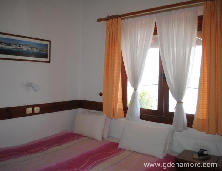 antonakis-pension-ouranoupolis-athos-3-bed-room-15